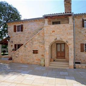 4 bedroom villa with pool near Svetvinčenat, Istria, sleeps 10